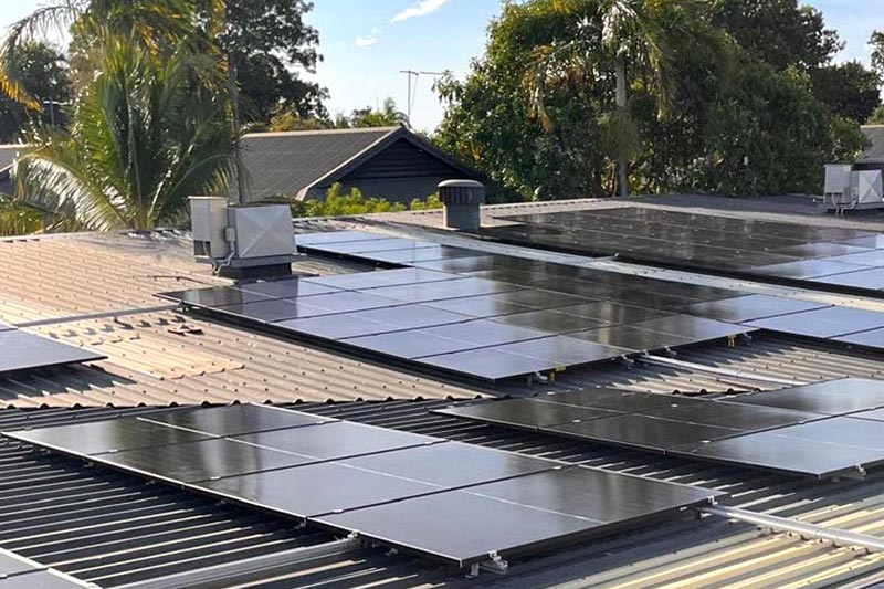 Hybrid inverter and switchboard installation